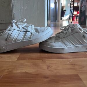 Boys adidas white low top trainers